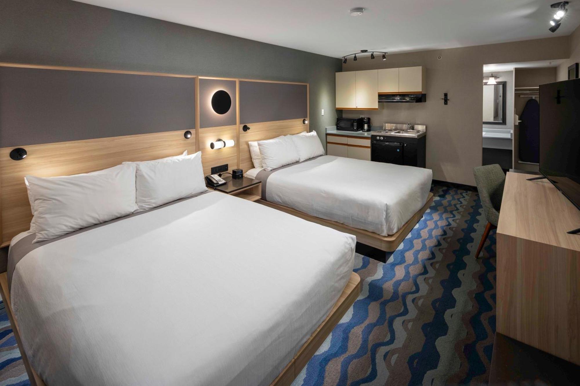 Accent Inns Kelowna Extérieur photo