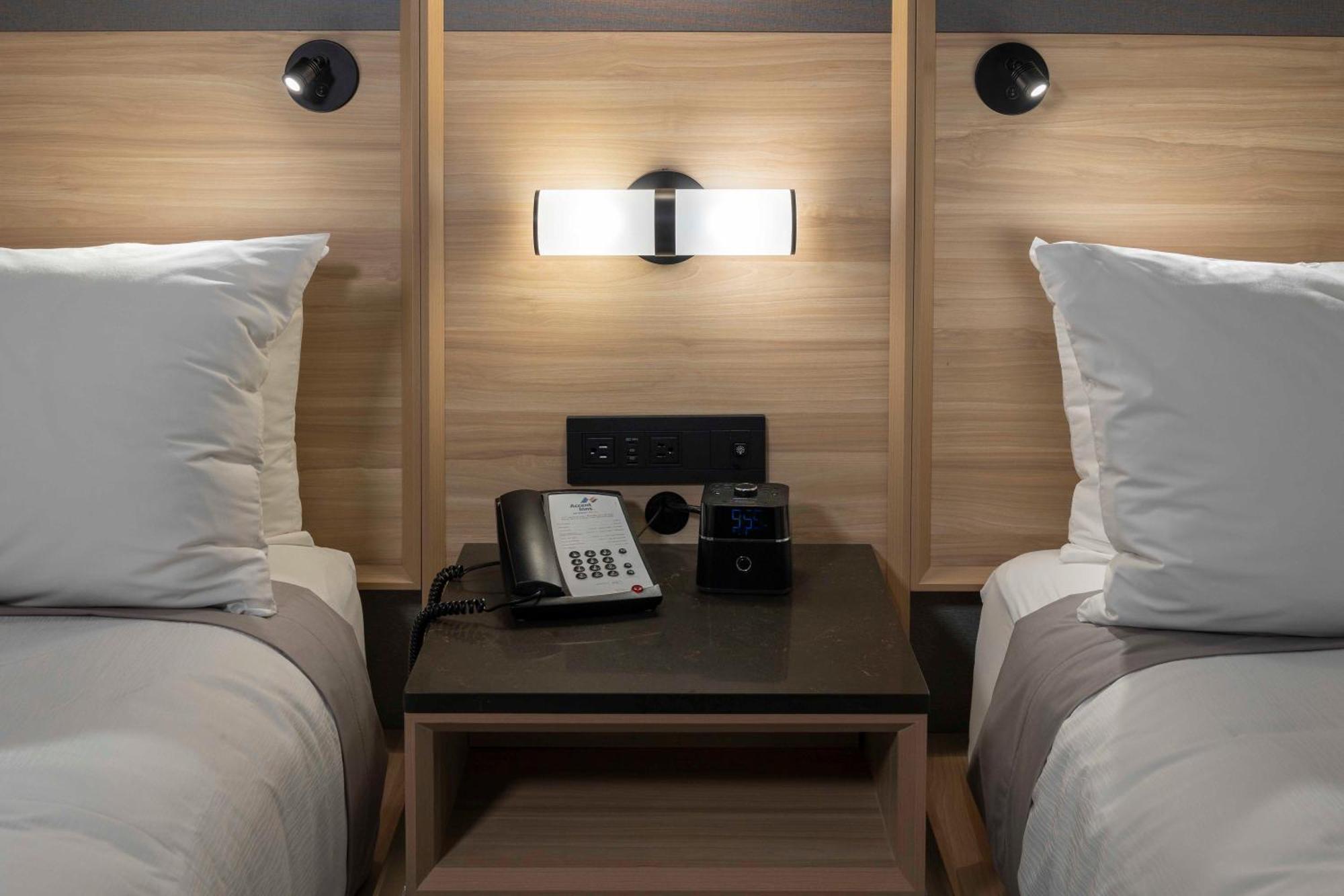 Accent Inns Kelowna Extérieur photo