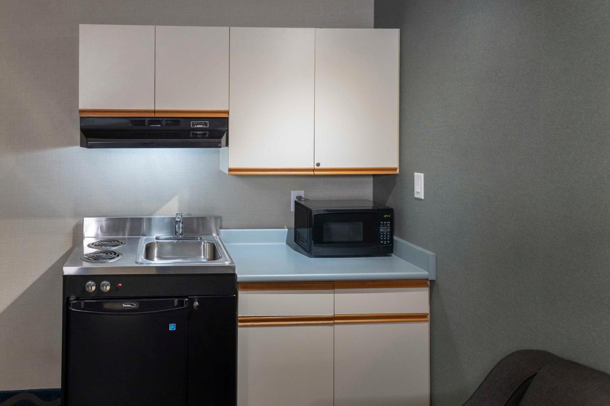 Accent Inns Kelowna Extérieur photo